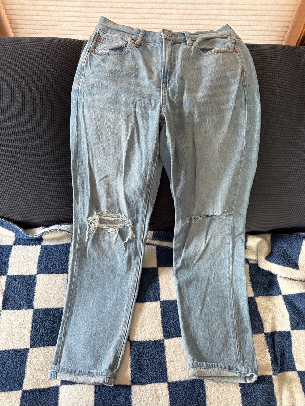 American Eagle - Light Blue Distressed Women’s Jeans